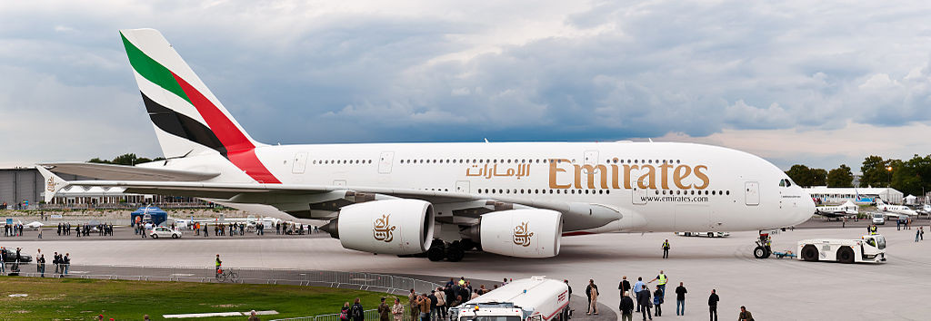 1024px-A6-EDC_Emirates_Airbus_A380-861_ILA_2012_panorama