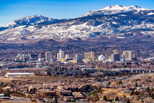 reno skyline with mountains